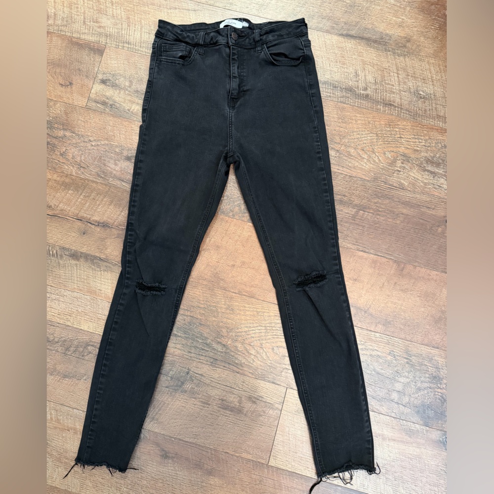 Carly Jean LA Sz 9 Distressed Black Jeans